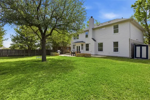 a view of a house with a backyard