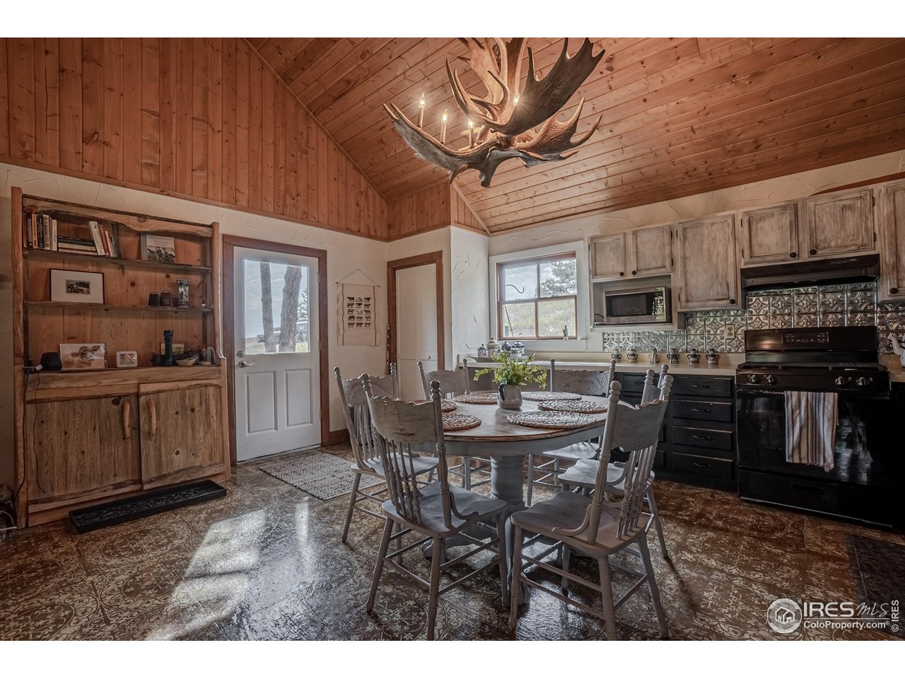 950 Meadow Creek Road Livermore, CO 80536 - Photo 6 of 26