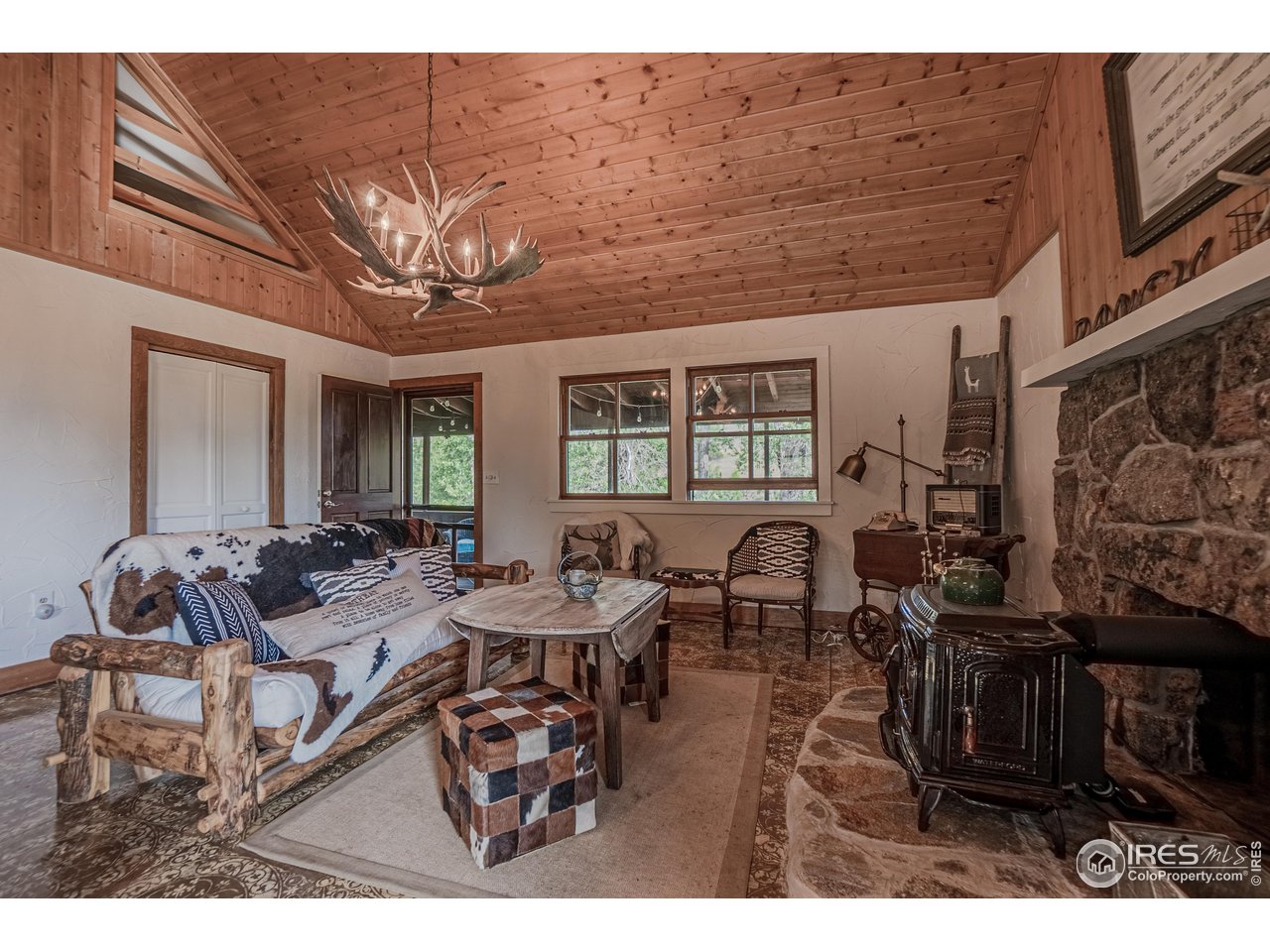 950 Meadow Creek Road Livermore, CO 80536 - Photo 9 of 26