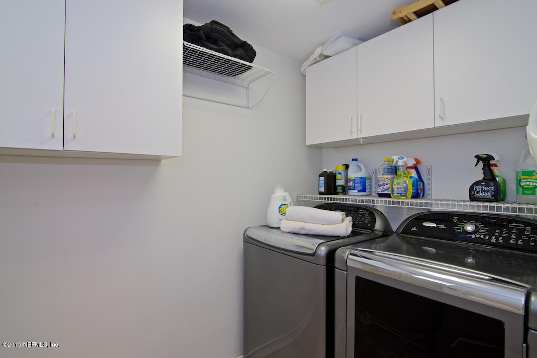 4424 Heaven Trees Road Jacksonville, FL 32207 - Photo 23 of 29 Laundry room