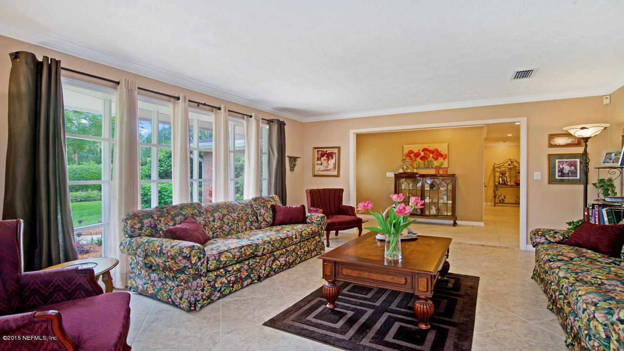 4424 Heaven Trees Road Jacksonville, FL 32207 - Photo 5 of 29 Living room