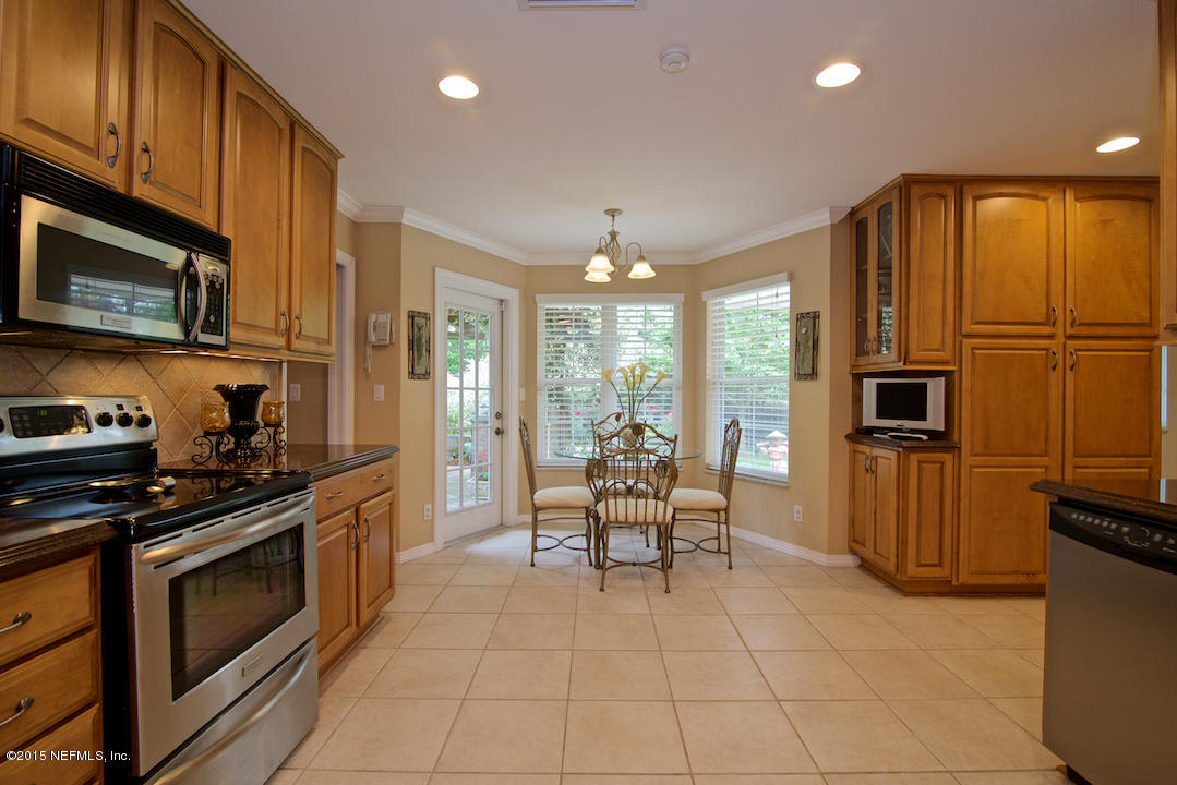 4424 Heaven Trees Road Jacksonville, FL 32207 - Photo 8 of 29 Kitchen