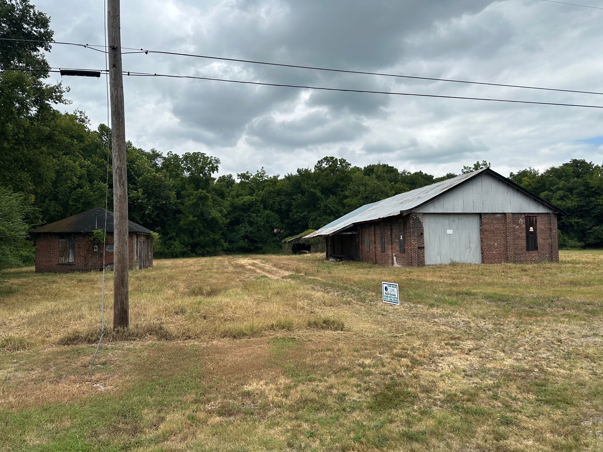0 Railroad Street Mount Pleasant, TN 38474 - Photo 2 of 8 a backyard of a house