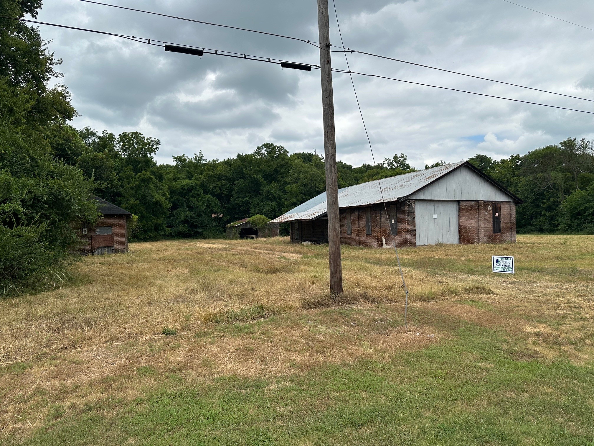 0 Railroad Street Mount Pleasant, TN 38474 - Photo 3 of 8 a backyard of a house