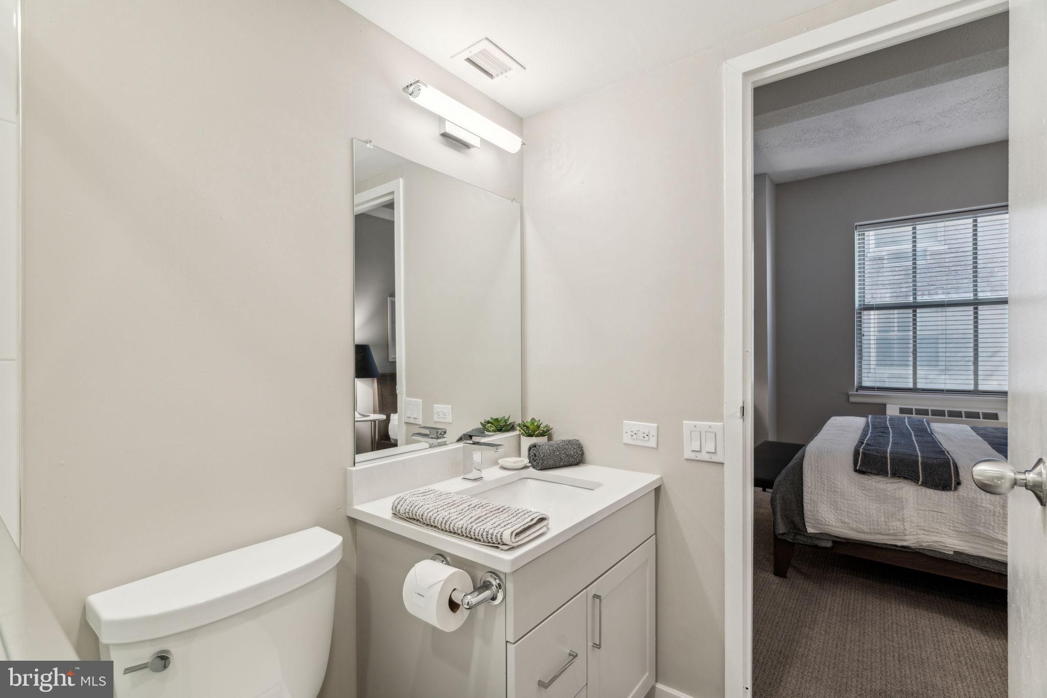 875 Sansom Street, Unit 1409 Philadelphia, PA 19107 - Photo 19 of 35