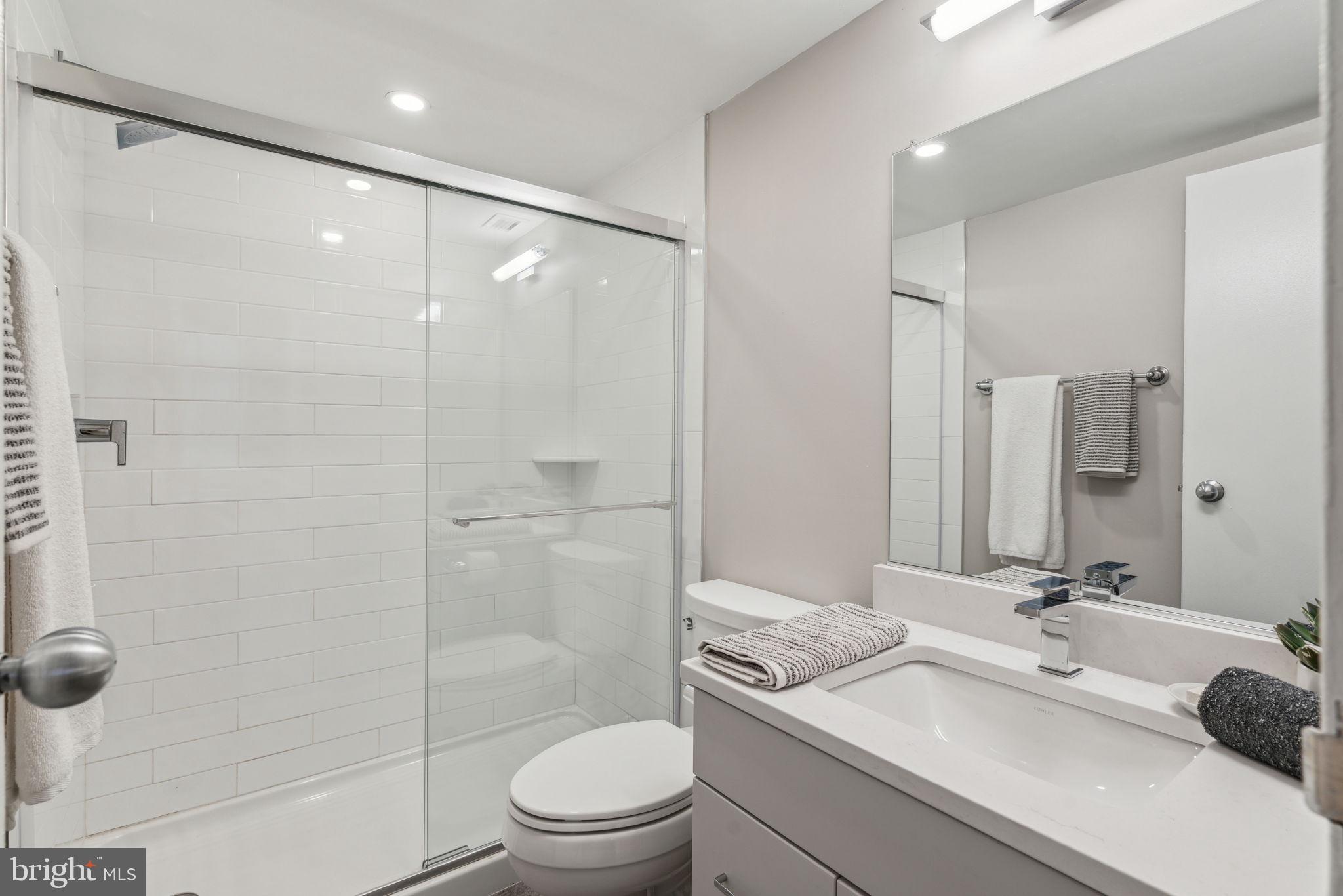 875 Sansom Street, Unit 1409 Philadelphia, PA 19107 - Photo 21 of 35