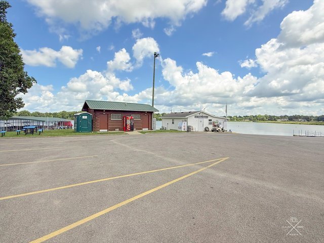 958 North 3555 East Road Neoga, IL 62447 - Photo 32 of 39 a view of a tennis court