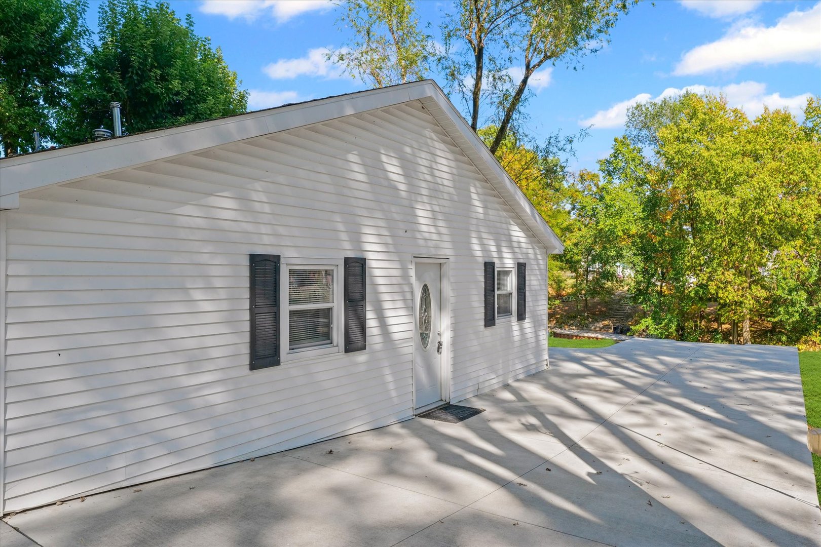 958 North 3555 East Road Neoga, IL 62447 - Photo 4 of 39 a view of a house with a yard