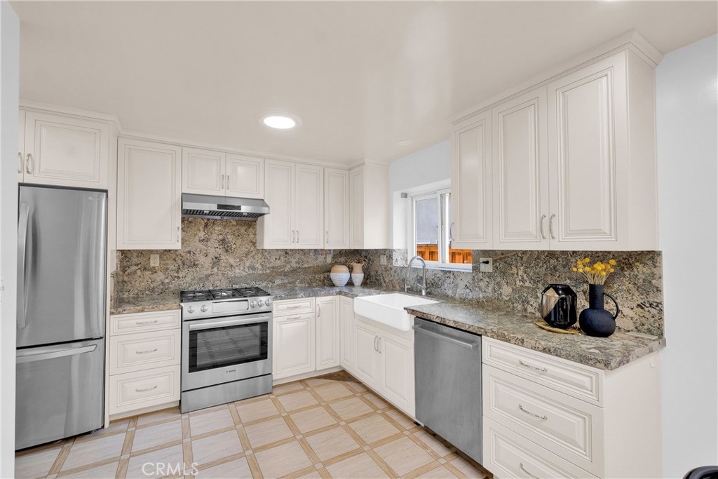 2395 Cooley Place Pasadena, CA 91104 - Photo 15 of 46 a kitchen with white cabinets and appliances