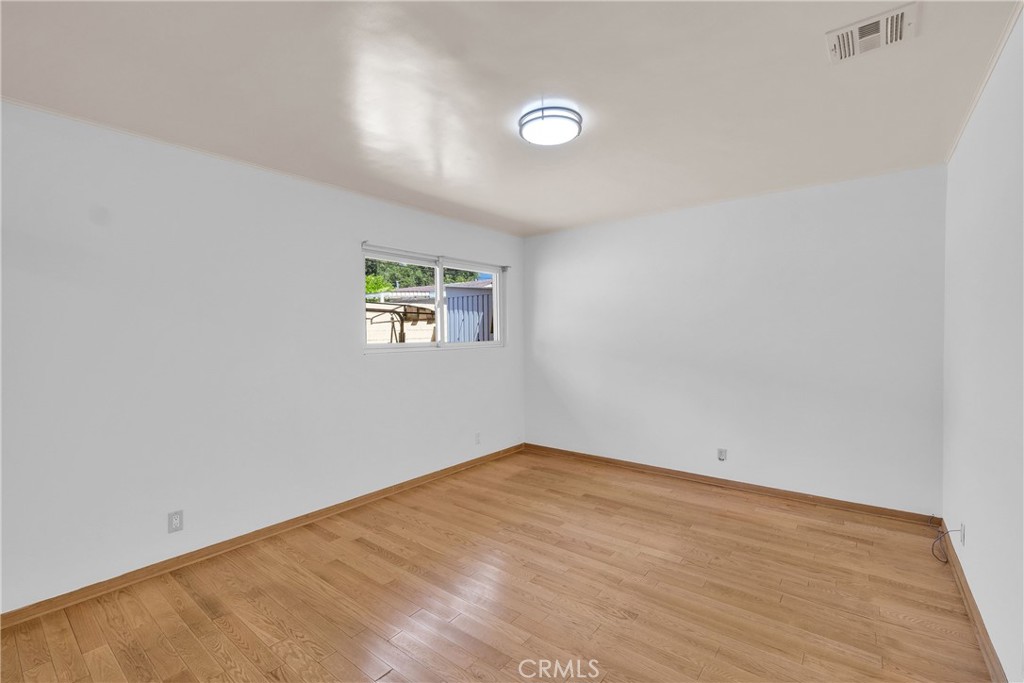 2395 Cooley Place Pasadena, CA 91104 - Photo 28 of 46 an empty room with a window