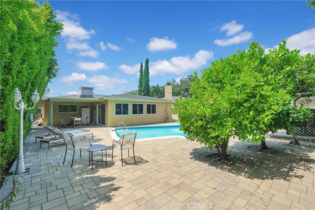 2395 Cooley Place Pasadena, CA 91104 - Photo 32 of 46 a front view of a house with garden