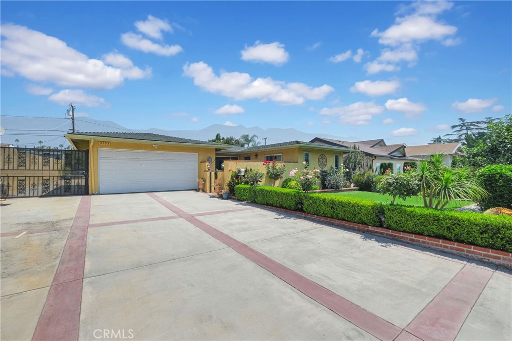 2395 Cooley Place Pasadena, CA 91104 - Photo 4 of 46 a view of yellow house with a yard