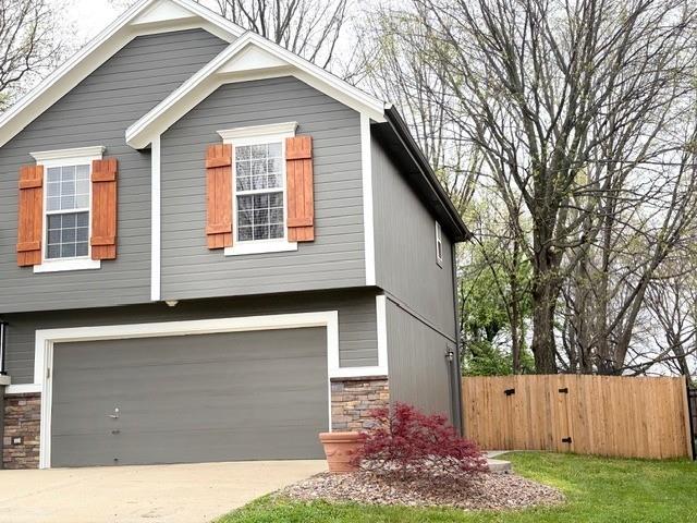 20630 219th Terrace Spring Hill, KS 66083 - Photo 2 of 23