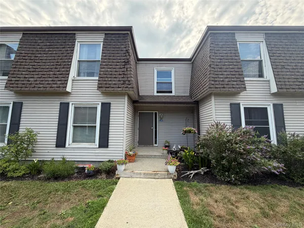 $189,999 | 150 Rinaldi Boulevard, Unit 1C, Poughkeepsie, NY 12601