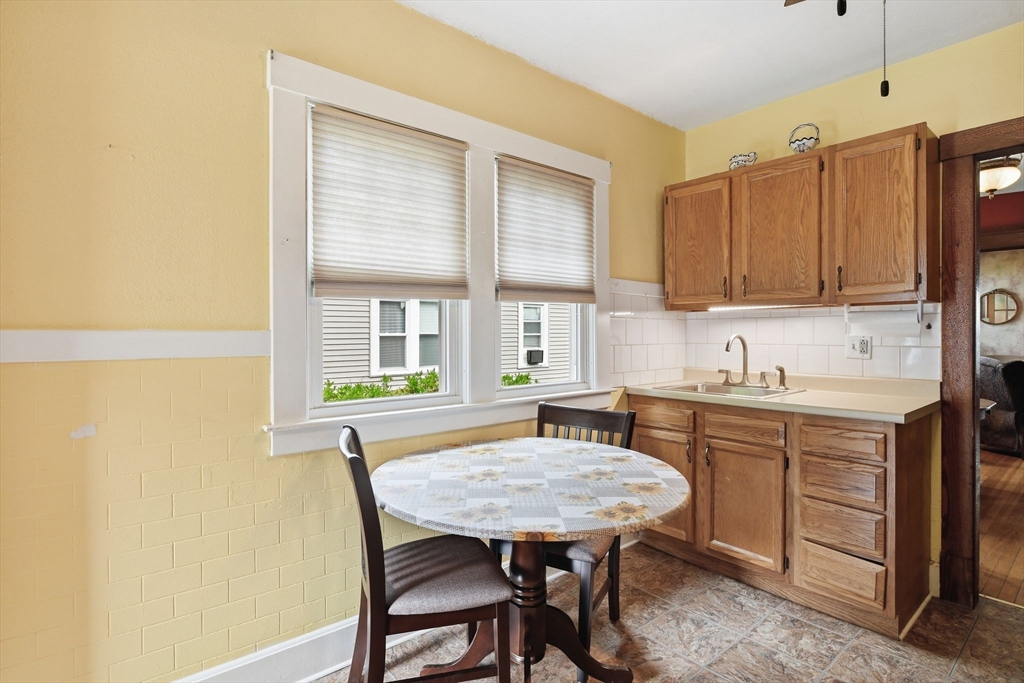 54 Thorndyke Street Springfield, MA 01118 - Photo 18 of 35