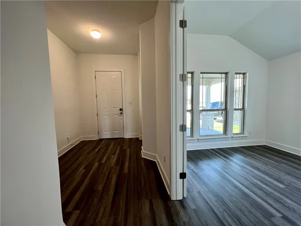 $2,400 | 577 Elm Grn Street, Hutto, TX 78634