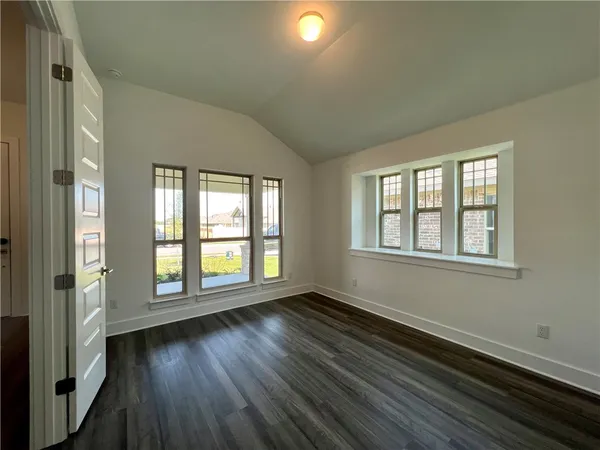 $2,400 | 577 Elm Grn Street, Hutto, TX 78634