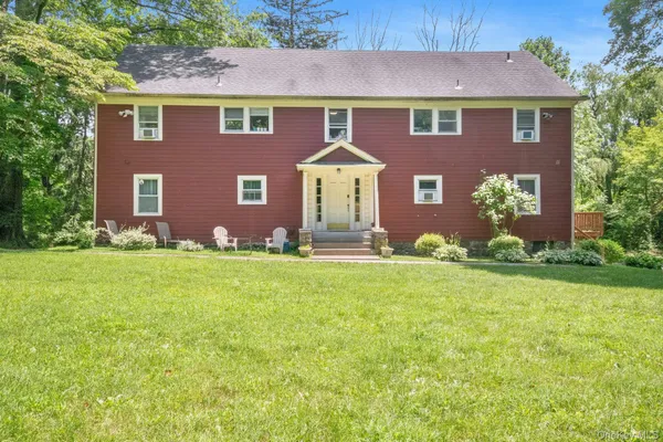 $1,250,000 | 858 Pleasantville Road, Briarcliff Manor, NY 10510