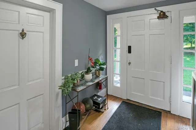 $1,250,000 | 858 Pleasantville Road, Briarcliff Manor, NY 10510