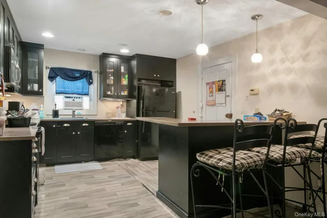 $1,250,000 | 858 Pleasantville Road, Briarcliff Manor, NY 10510