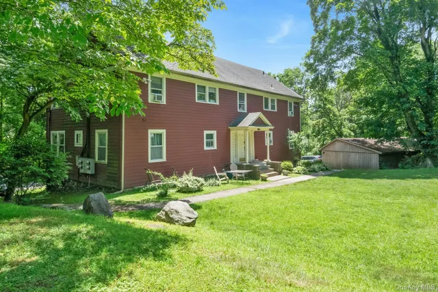 $1,250,000 | 858 Pleasantville Road, Briarcliff Manor, NY 10510