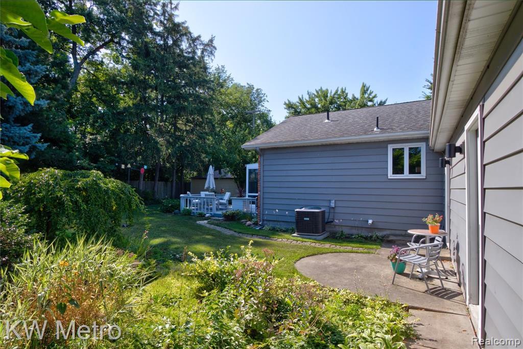 15 Maplefield Road Pleasant Ridge, MI 48069 - Photo 40 of 46