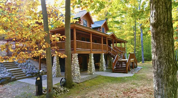 $1,500,000 | 6402 Rustic Pne Trail, Alanson, MI 49706