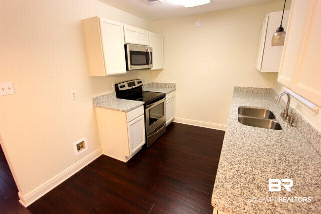 11 Azalea Court Fairhope, AL 36532 - Photo 10 of 17 Kitchen