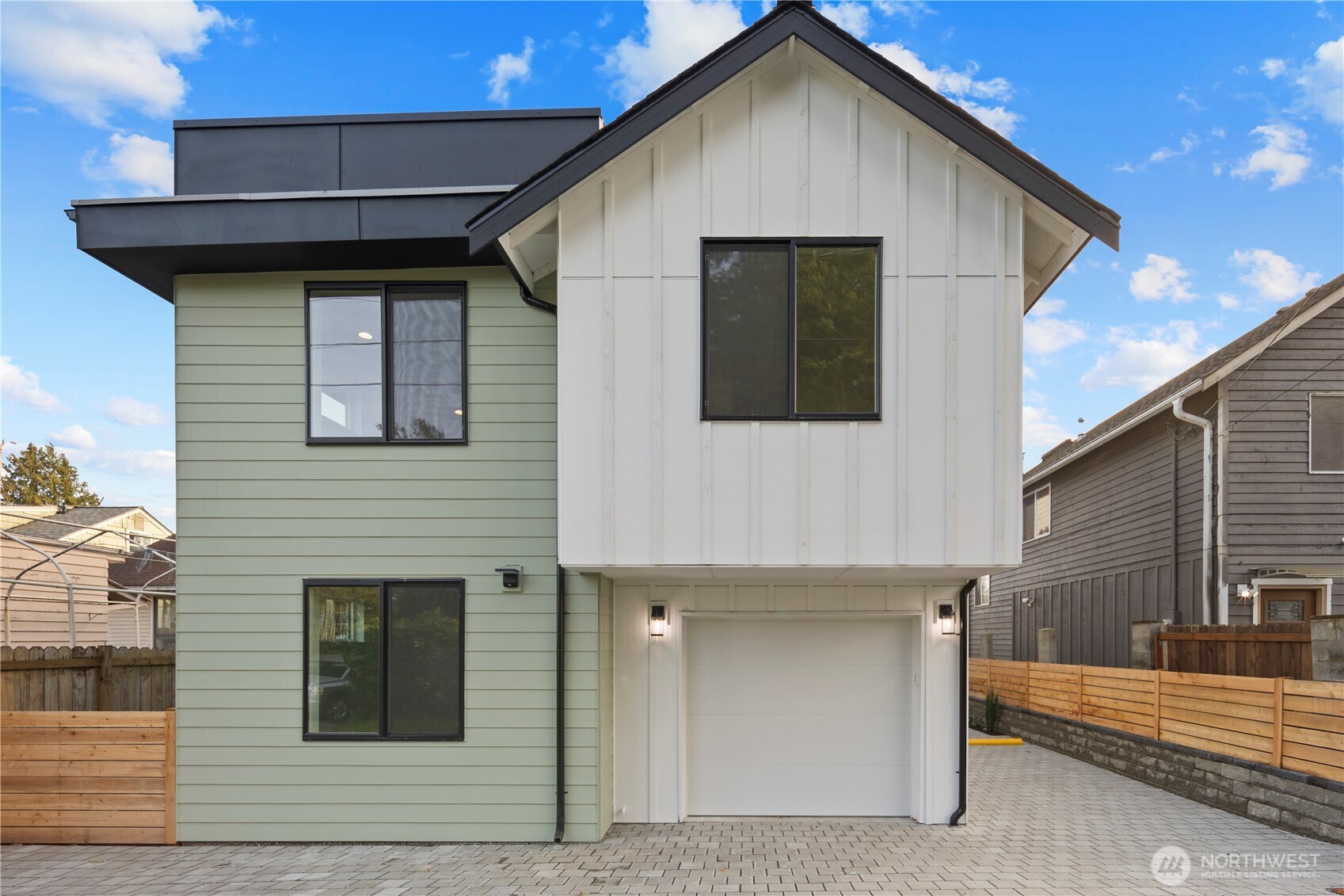 516 North 102nd Street Seattle, WA 98133 - Photo 1 of 18