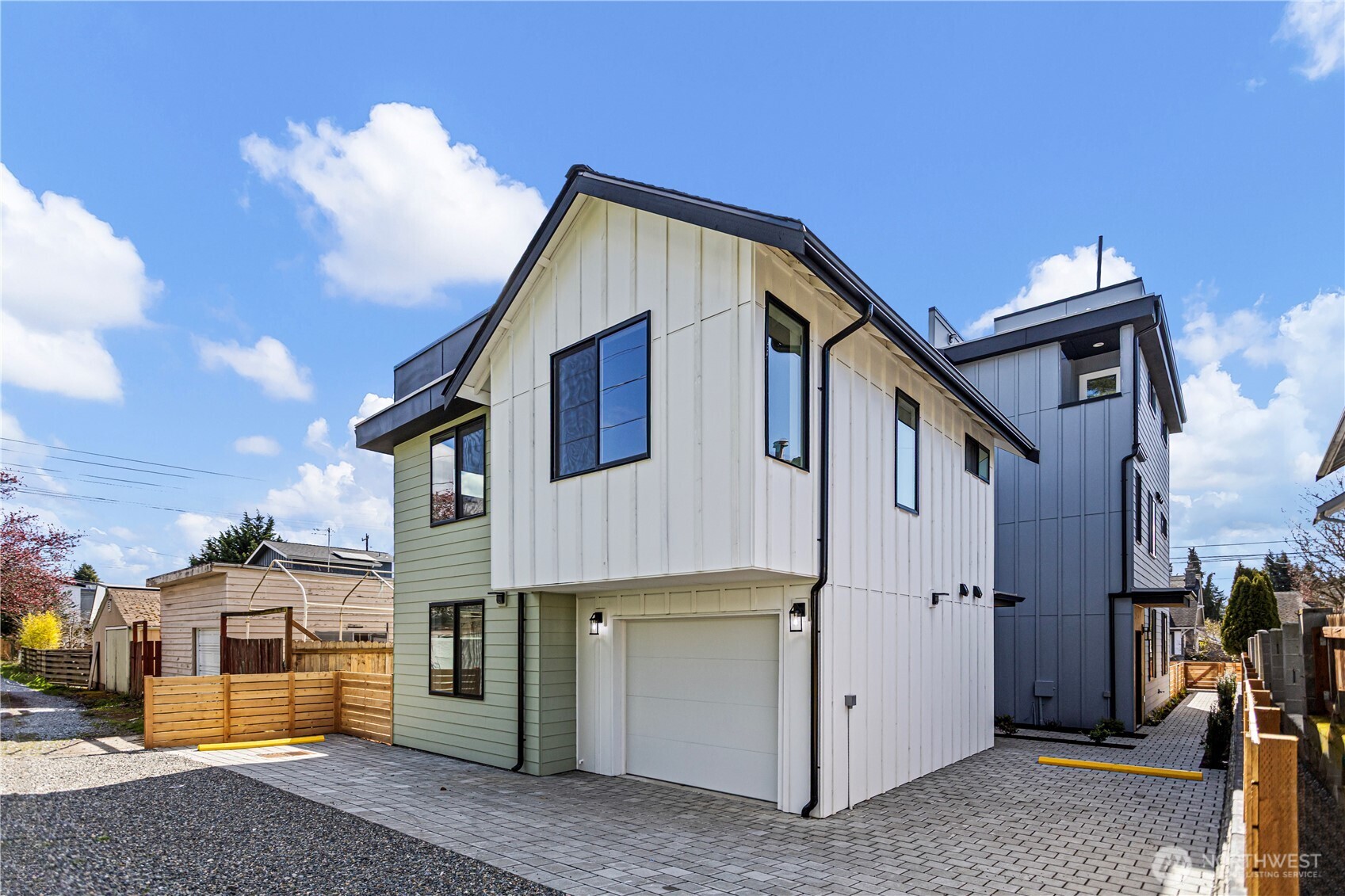 516 North 102nd Street Seattle, WA 98133 - Photo 2 of 18