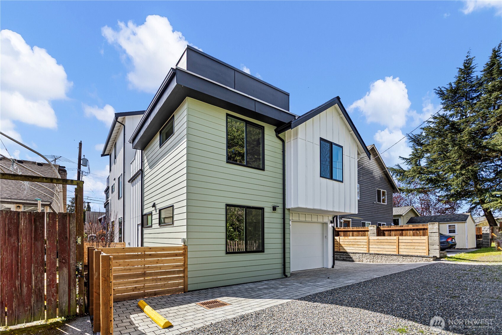 516 North 102nd Street Seattle, WA 98133 - Photo 3 of 18