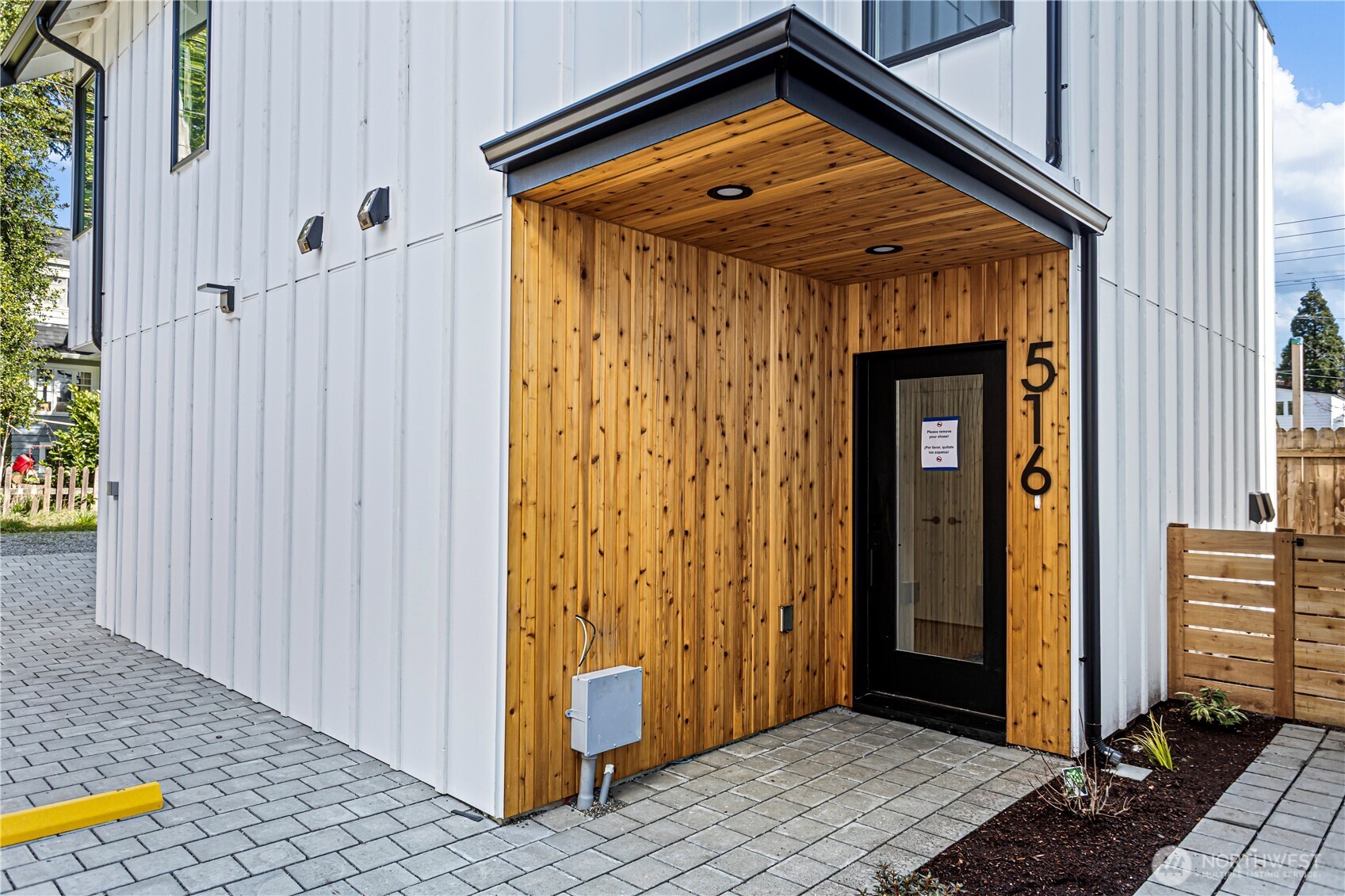 516 North 102nd Street Seattle, WA 98133 - Photo 4 of 18