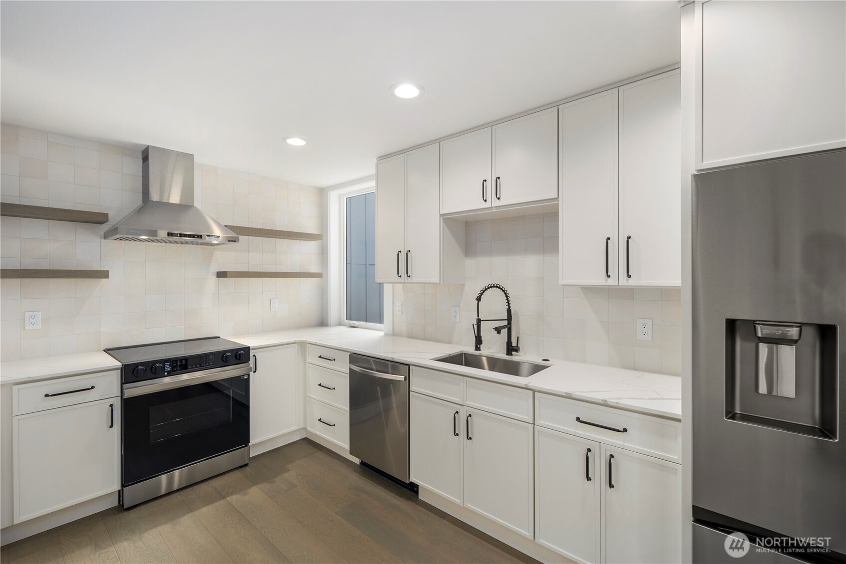 516 North 102nd Street Seattle, WA 98133 - Photo 10 of 18