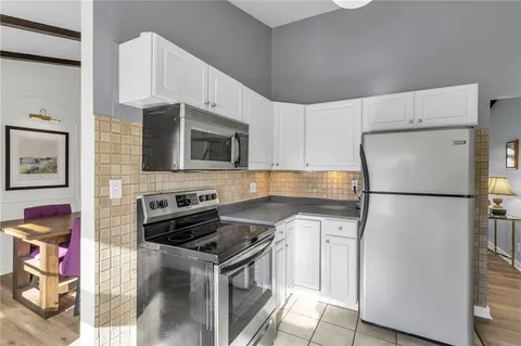 $325,000 | 5515 West 78th Terrace, Prairie Village, KS 66208