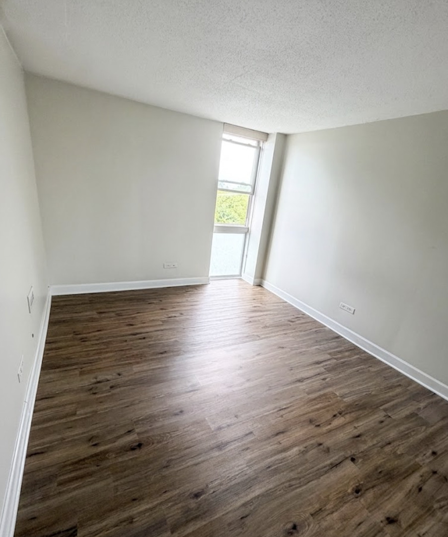1043 South York Road, Unit 308 Bensenville, IL 60106 - Photo 4 of 8