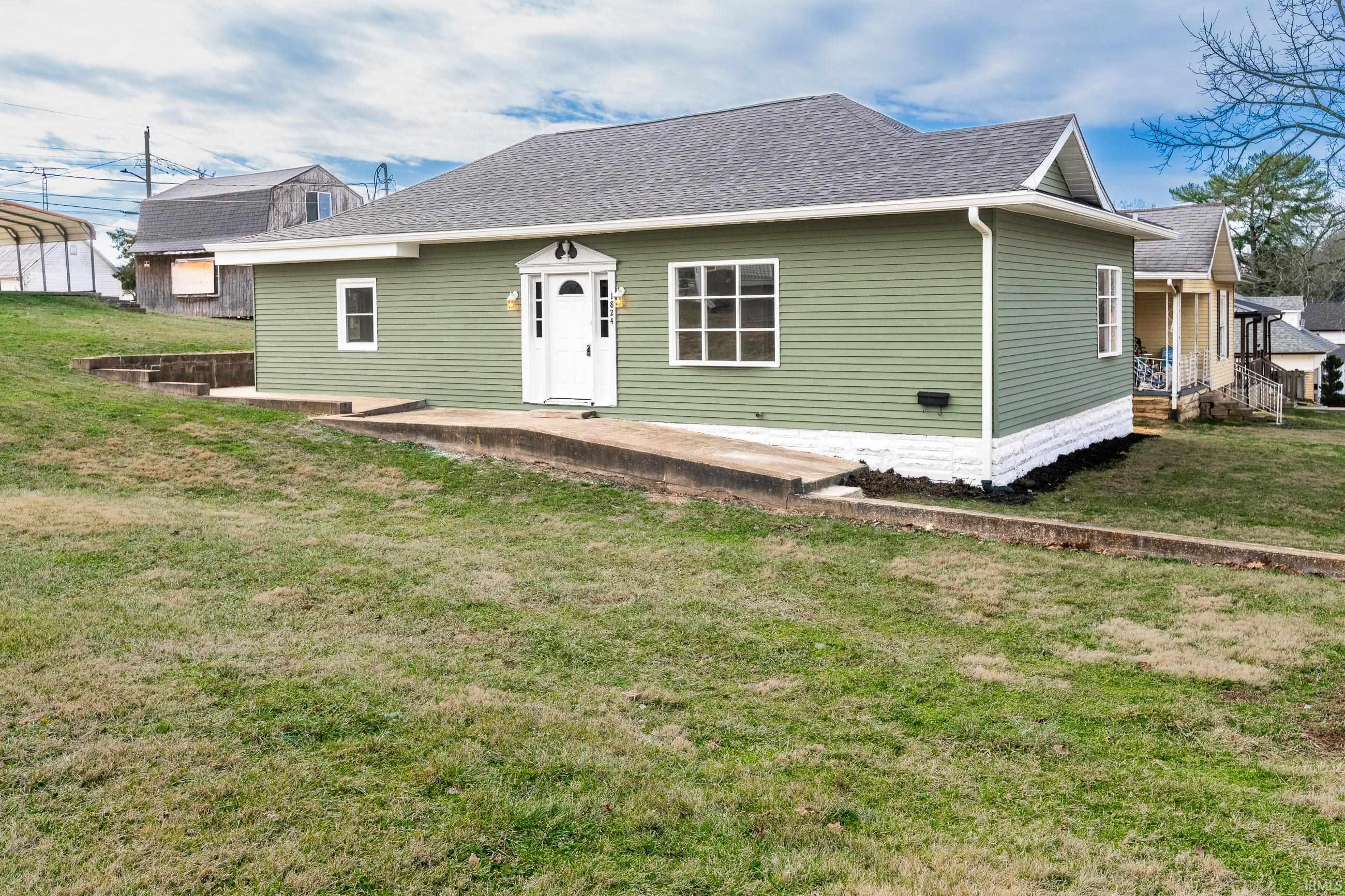 1824 14th Street Bedford, IN 47421 - Photo 5 of 36