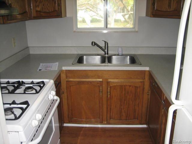 296 Fairgrove Street Romeo, MI 48065 - Photo 6 of 7 296 fairgrove 043.jpg