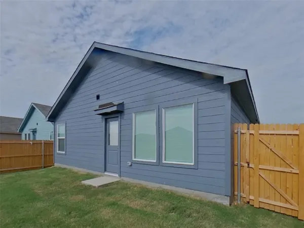 $1,679 | 811 Ponderosa Lane, Princeton, TX 75407