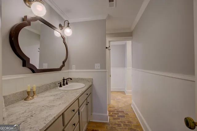 a view of a storage & utility room