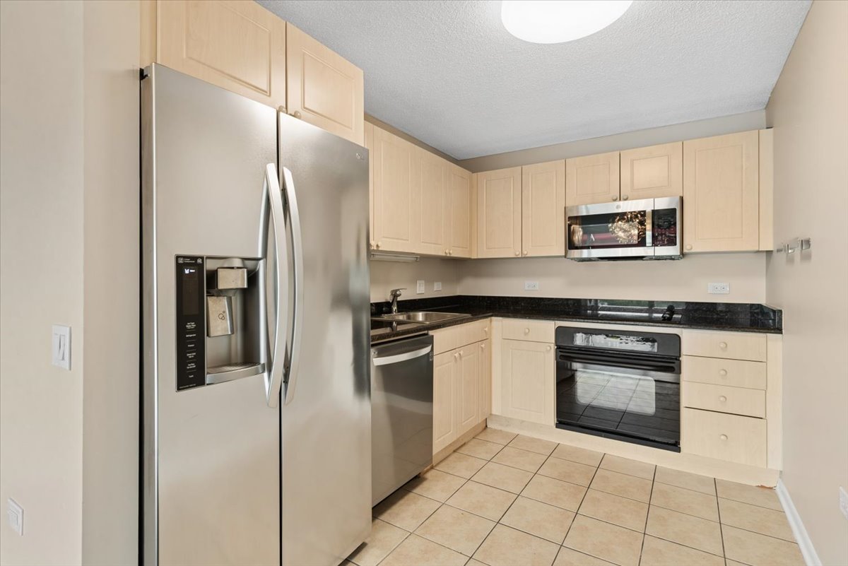 800 Elgin Road, Unit 1412 Evanston, IL 60201 - Photo 6 of 17