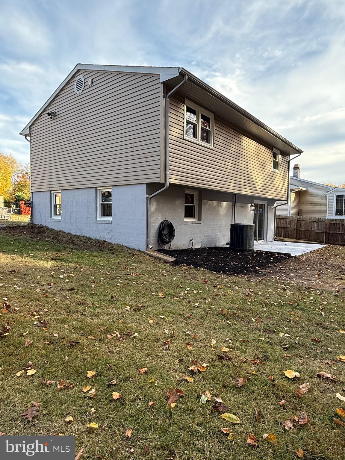 13014 Kerrydale Road Woodbridge, VA 22193 - Photo 14 of 52 a house view with a garden space