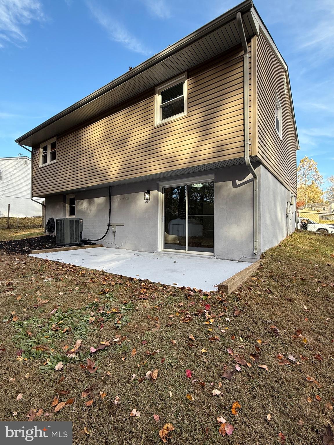 13014 Kerrydale Road Woodbridge, VA 22193 - Photo 14 of 53 a backyard of a house