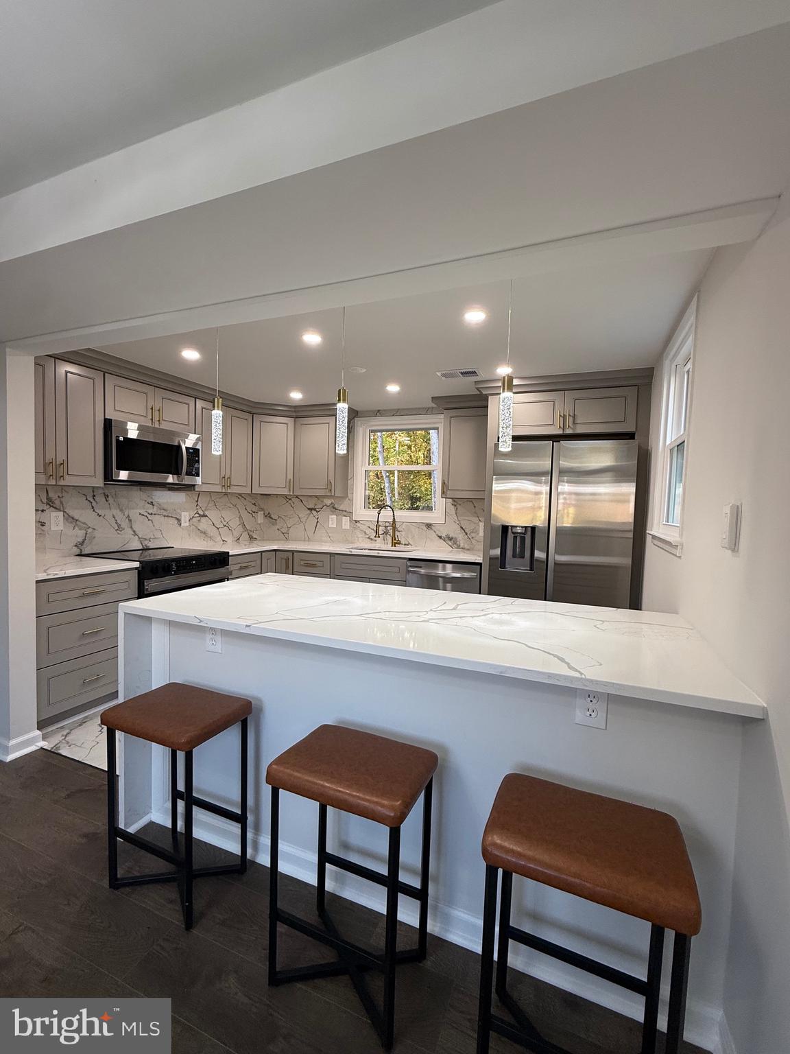13014 Kerrydale Road Woodbridge, VA 22193 - Photo 22 of 52 a kitchen with a table and chairs in it