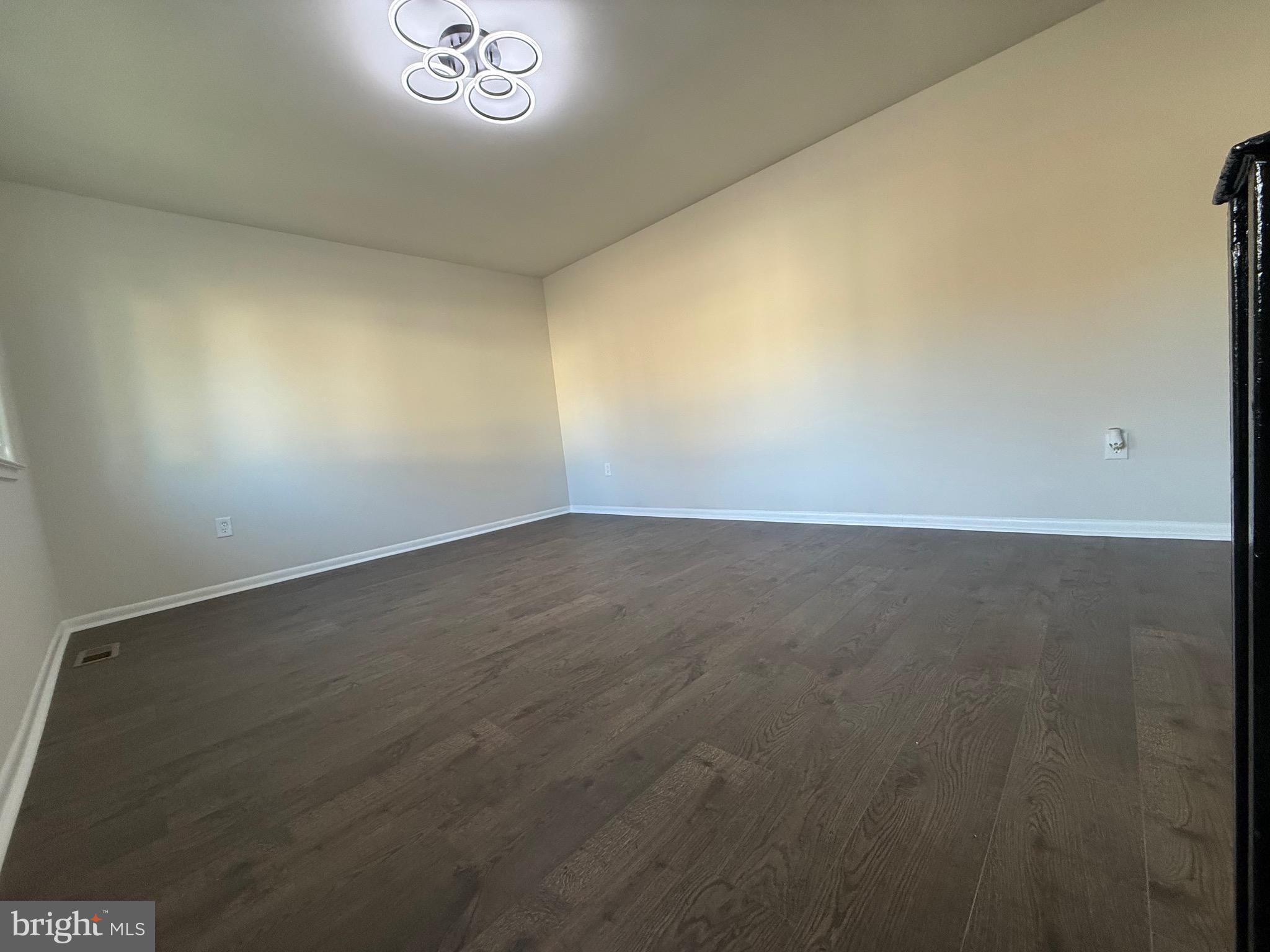 13014 Kerrydale Road Woodbridge, VA 22193 - Photo 36 of 52 an empty room with a wall