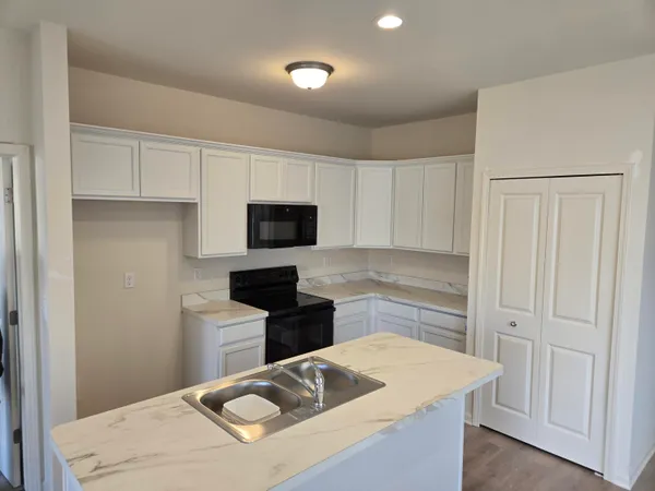 $305,000 | 4260 Plum Village Circle, Unit 42, Monroe, MI 48161