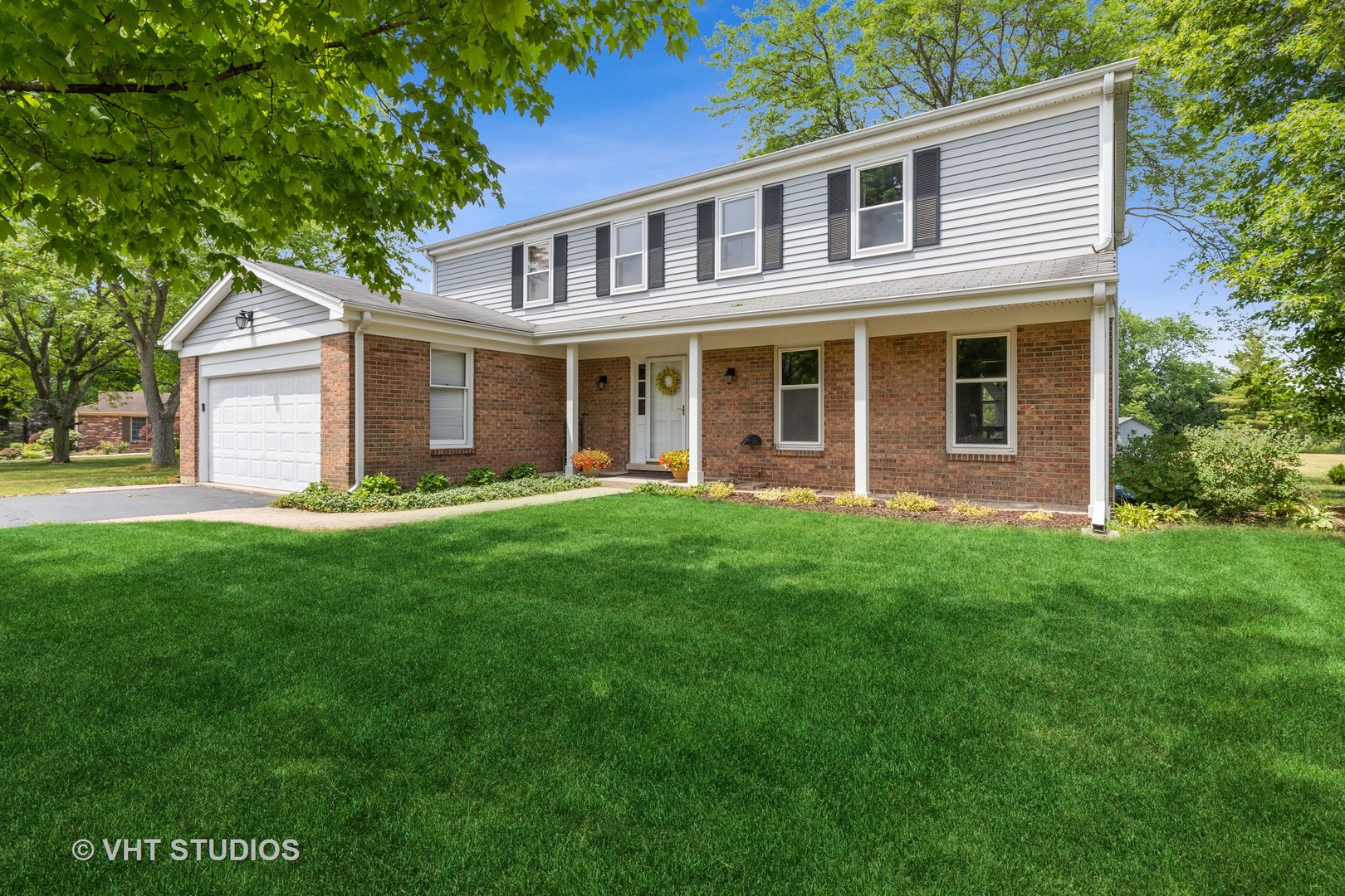 886 Fair Way Libertyville, IL 60048 - Photo 1 of 17 a front view of a house with a garden and trees