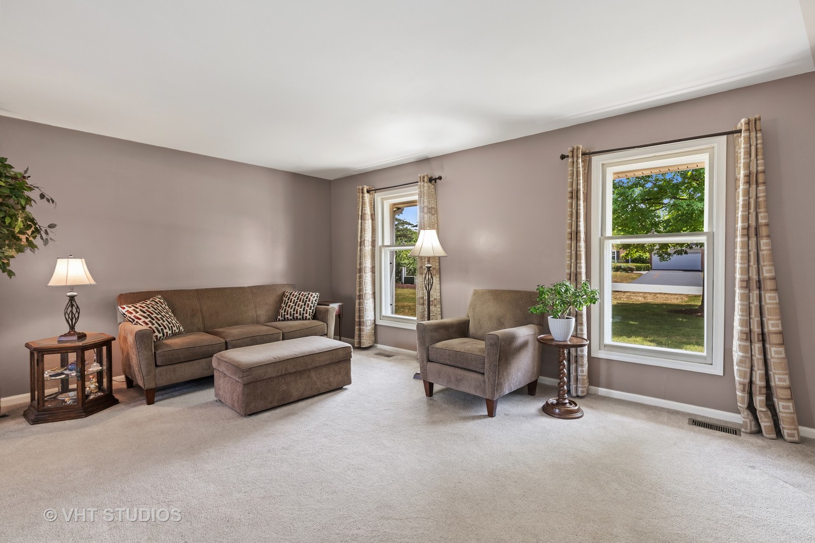 886 Fair Way Libertyville, IL 60048 - Photo 2 of 17 a living room with furniture and a large window