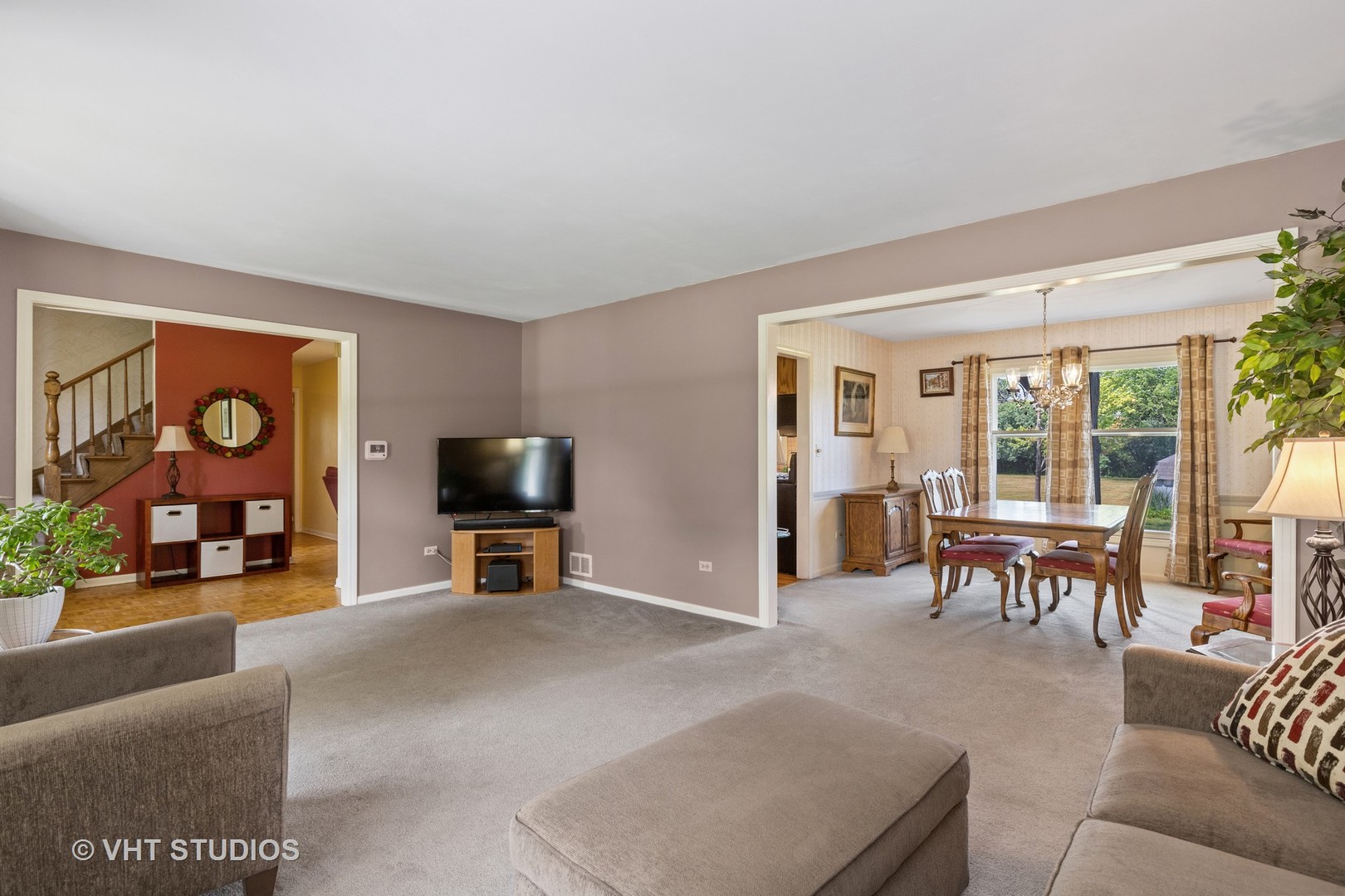 886 Fair Way Libertyville, IL 60048 - Photo 3 of 17 a living room with furniture and a flat screen tv