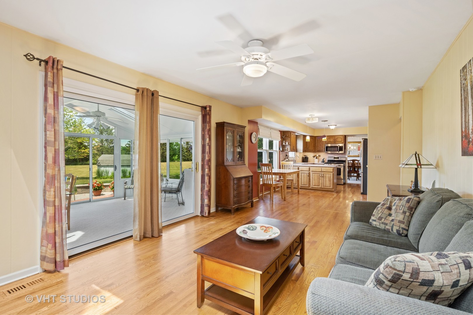 886 Fair Way Libertyville, IL 60048 - Photo 7 of 17 a living room with furniture and a large window