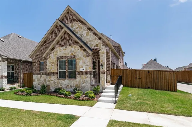 $2,600 | 573 Enfield Drive, Frisco, TX 75036